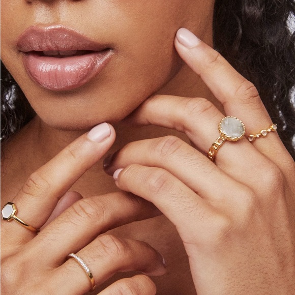 Kendra Scott Davie 18k Gold Trio Band Ring in Rainbow Moonstone Size 9 - Picture 3 of 6